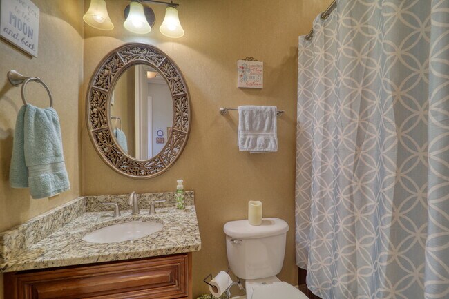 Building Photo - 137 N Ridge Ln