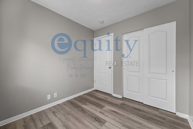 Building Photo - 703 Ry Ln