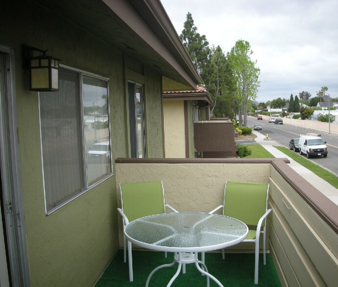 Balcony 2nd top floor - 615 Fredricks Ave