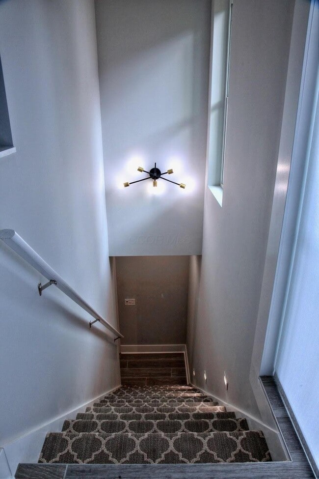 Building Photo - 76 W Starr Ave