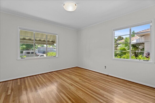 Building Photo - Charming Updated 2-Bedroom Van Nuys Home w...