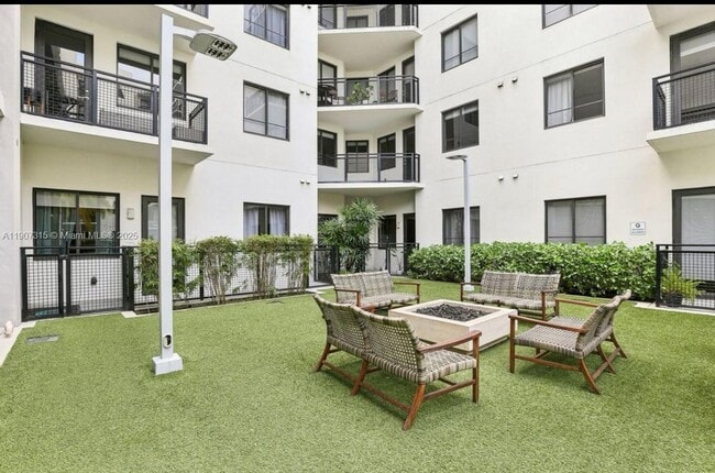 Building Photo - 817 SE 2nd Ave