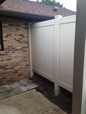 Building Photo - 2 bedroom 1 bath triplex located in the Semoran club subdivision.