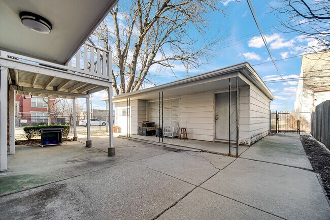 Building Photo - 2654 W 12th Pl