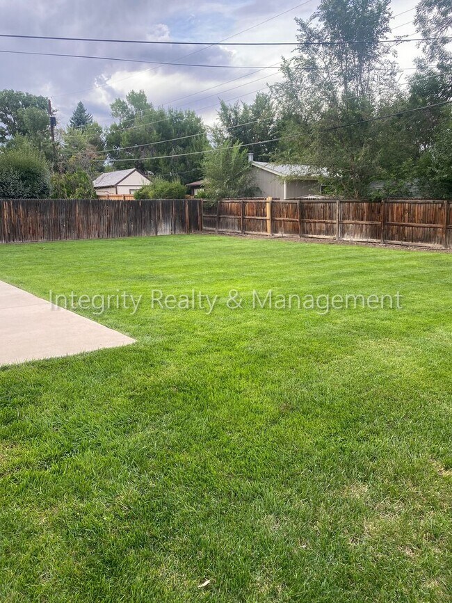 Building Photo - 3367 W Arlington Ave