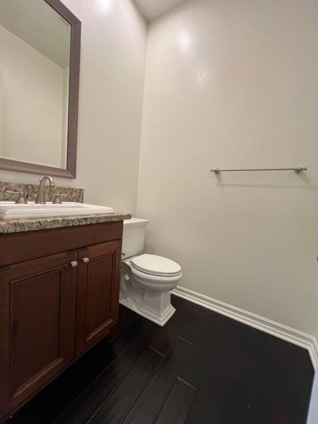 Building Photo - Spacious Single Story Home in Columbus Square