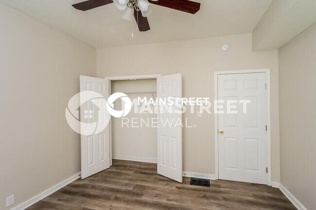 Building Photo - 4 Bedroom Pet-Friendly Home in Louisville,...