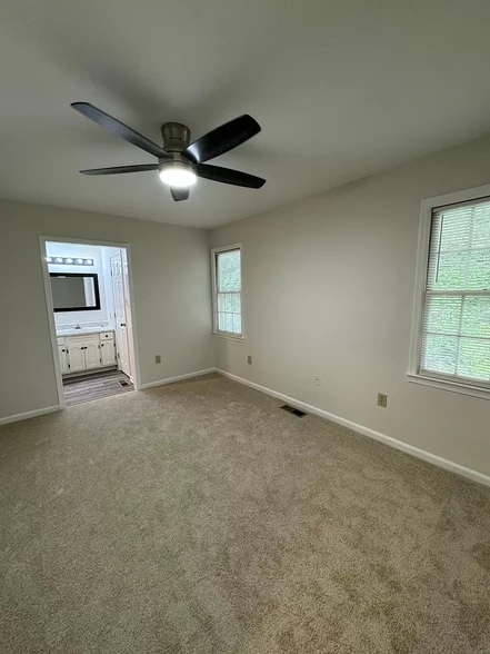 Building Photo - 716 John St