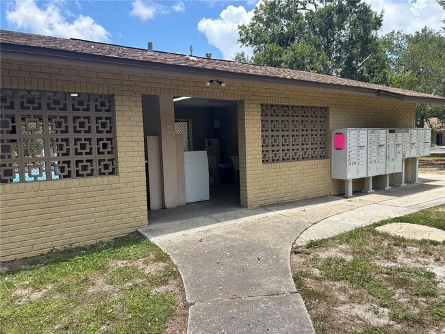Building Photo - 2501 Harn Blvd