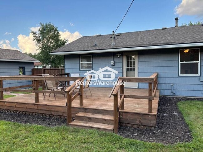 Building Photo - Clean, Quiet, and Updated – 3BR Bloomingto...