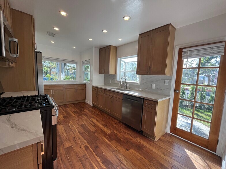 Building Photo - 2802 Delaware Ave