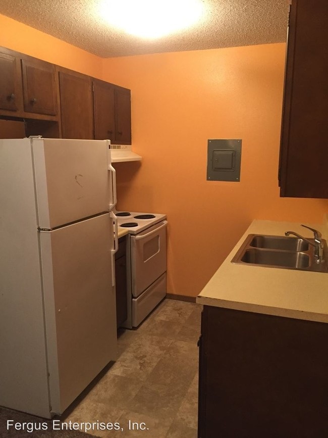 Building Photo - 1552 College Way