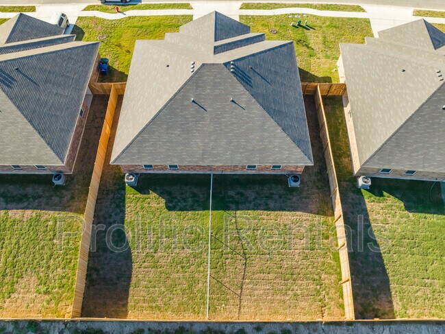 Building Photo - 107 Lost Trl