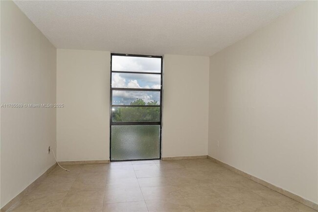 Building Photo - 1 bedroom in North Miami FL 33160