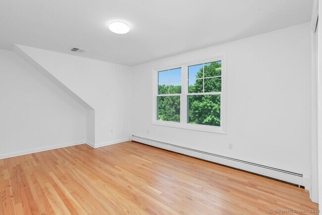 Building Photo - 214 Mixville Rd