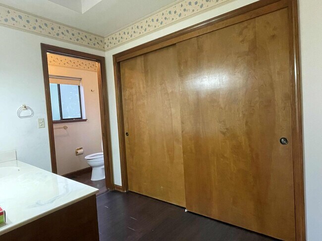 Building Photo - 3 bedroom 3 bath plus a large room downstairs in Lake Wildwood, Penn Valley, CA