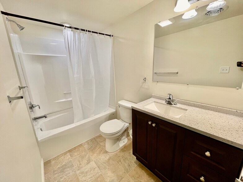 Bathroom - 40 Pleasant St