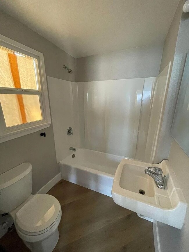 Building Photo - Multi Generation Home 4 Bedroom 3 Bath