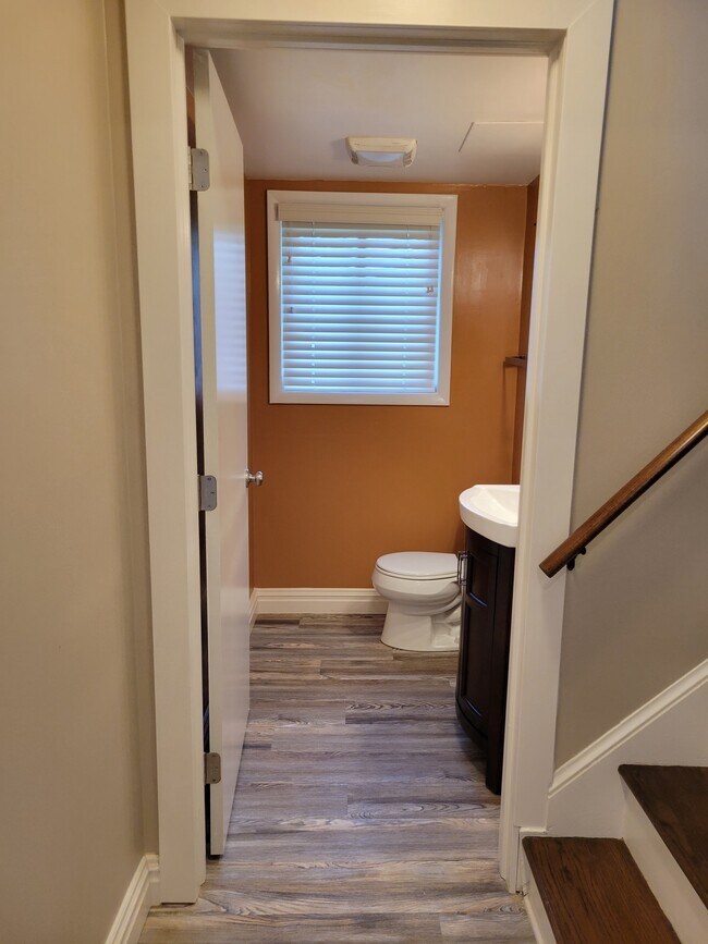 Building Photo - 1107 N Pegram St