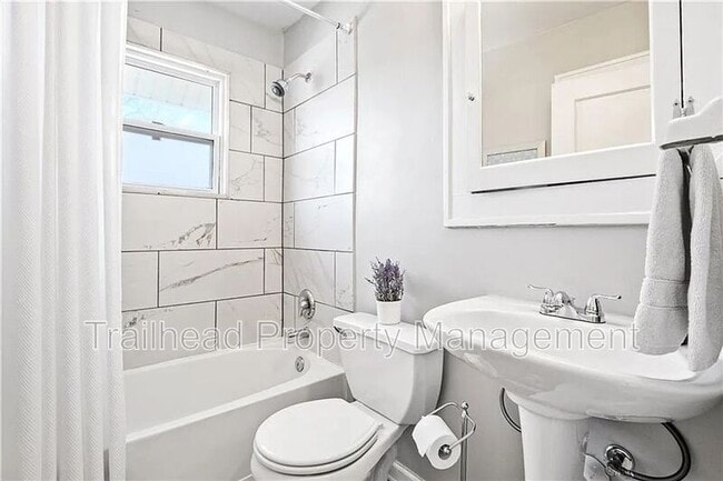 Building Photo - 46 W 74th St