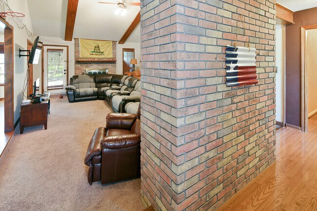 Building Photo - 1406 Angelina Cir