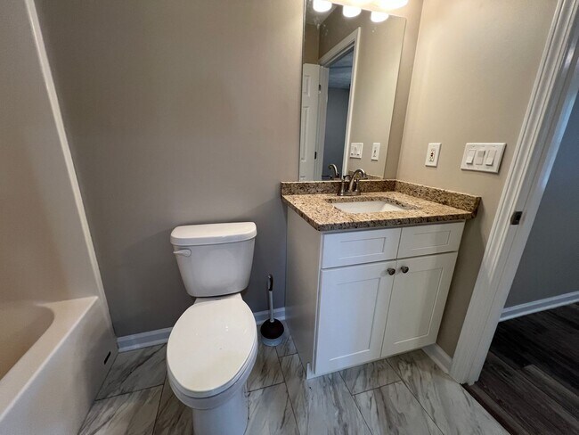 Building Photo - Super Cute 3/2 in Sevierville Close to everything!