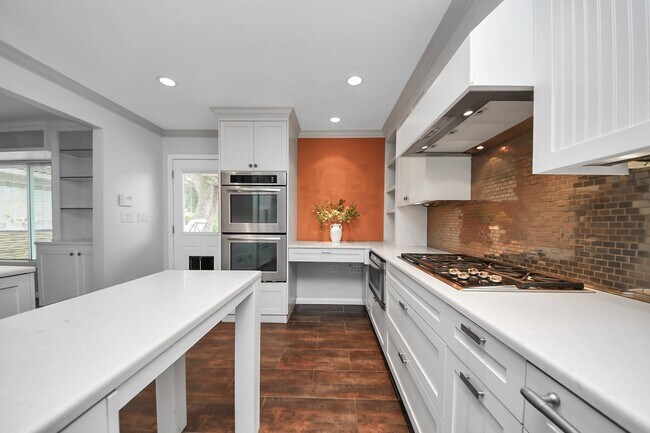Building Photo - 6403 Waltway Dr
