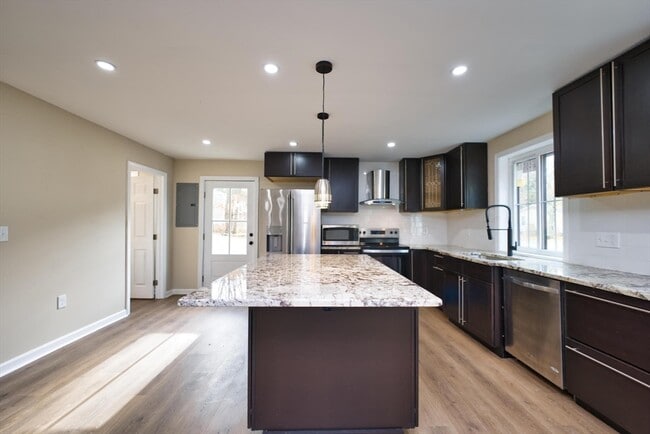 Building Photo - 4 Water St