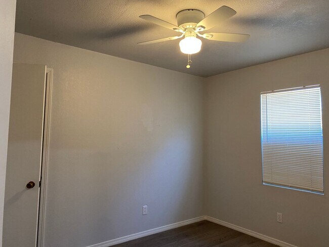 Building Photo - 3 Bedroom 1 Bath Home