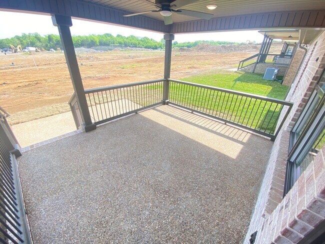 Building Photo - For Lease - 3BR, 2.5BA, 2300sqft home (Gallatin)