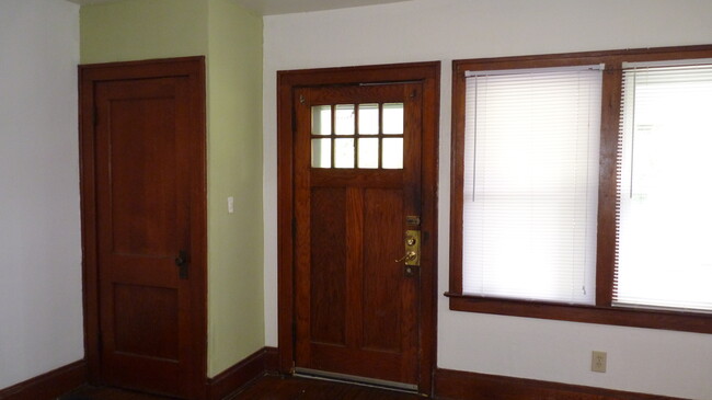 Building Photo - 122 E Tompkins St