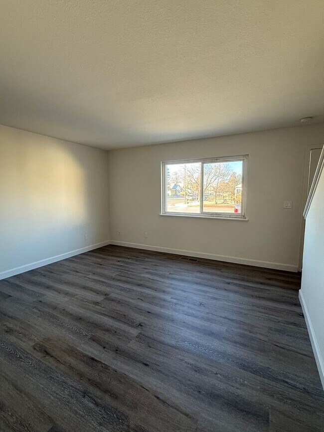 Building Photo - 306 16th St