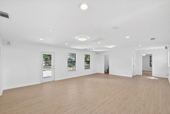 Building Photo - 12 Corbin Ct