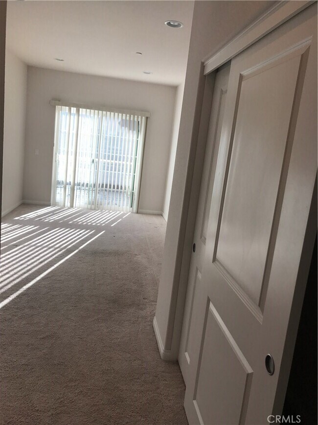 Building Photo - 815 Humbert Ave