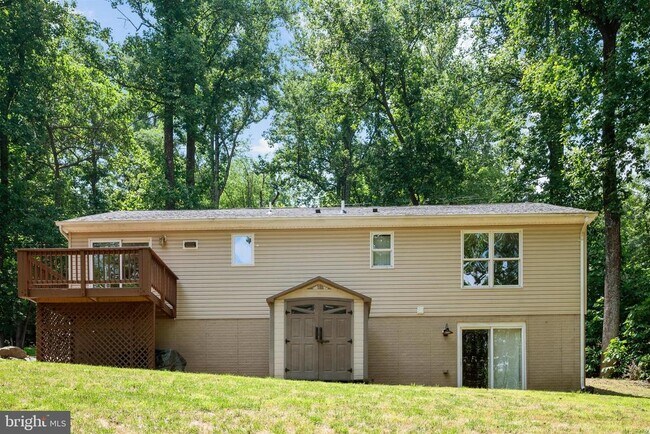 Building Photo - 131 Salt Lick Rd