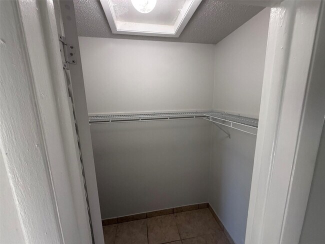 Building Photo - 720 NE 7th St