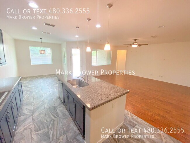 Building Photo - 3842 E Alfalfa Dr