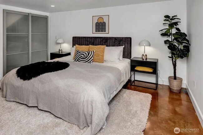 Building Photo - Alaska Junction - 3 bedroom and 2 1/2 bath...