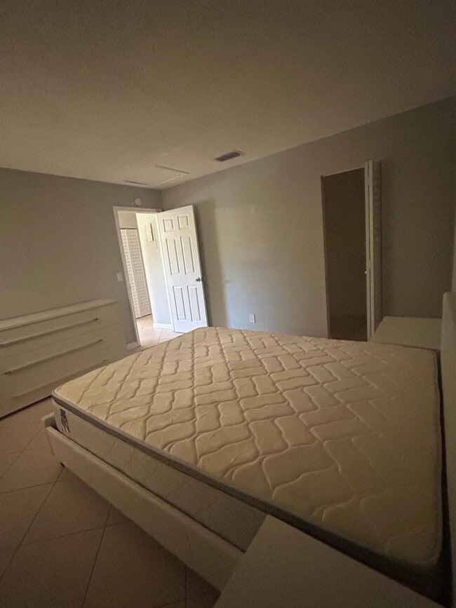 Building Photo - 3109 NW 2nd Terrace