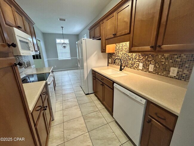 Building Photo - 810 E 24th St