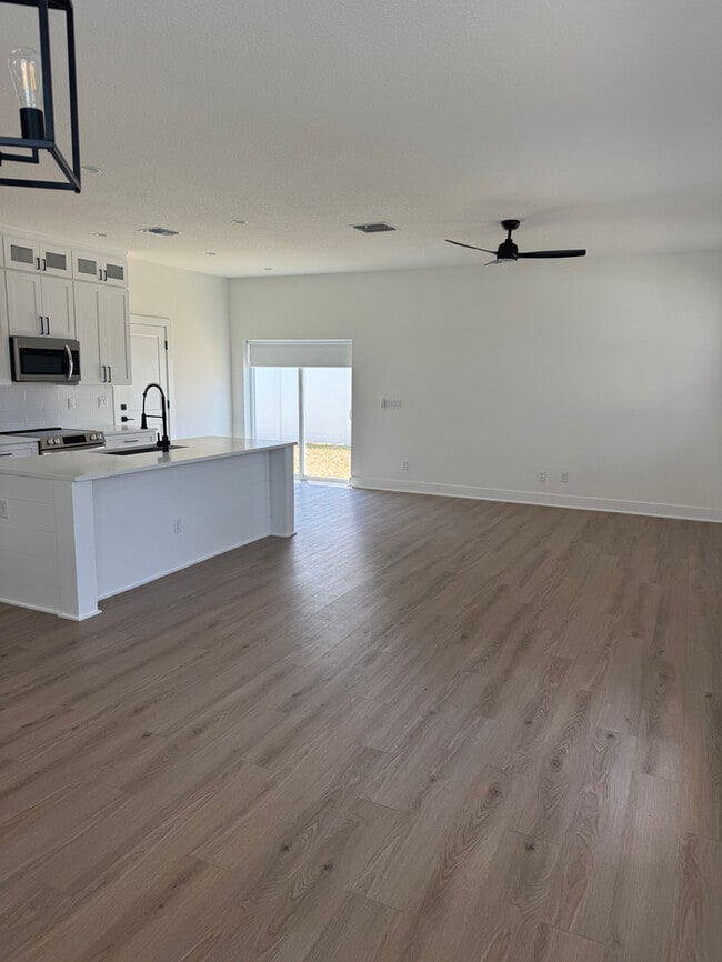 Building Photo - Brand new home