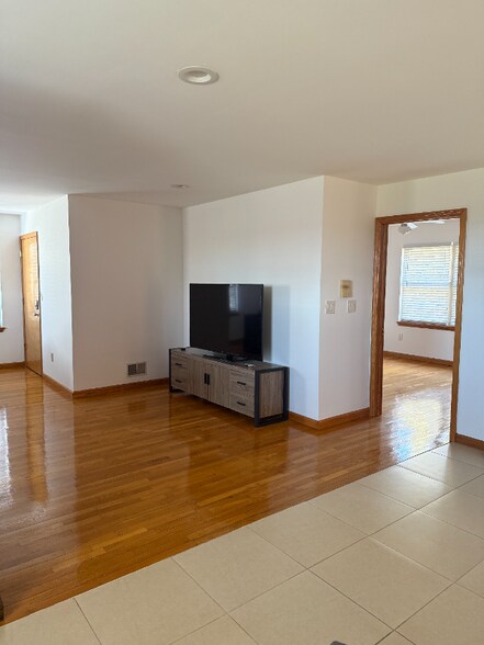 Building Photo - 147 Liberty Ave