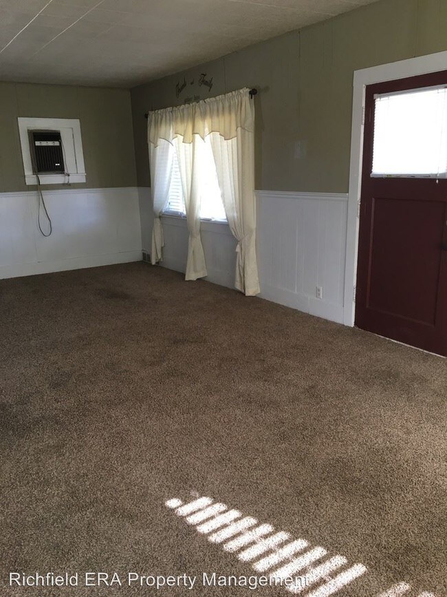 Building Photo - 3 br, 1 bath House - 131 North State Street