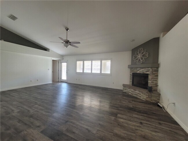 Building Photo - 2986 Ladera Dr