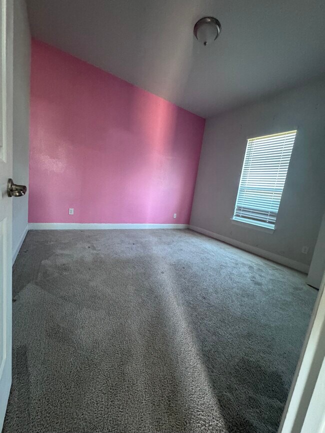 Building Photo - 513 Lambert Cv