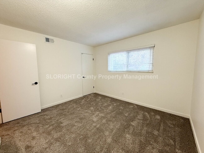Building Photo - AVAILABLE DECEMBER - Spacious 4-Bed, 3-Bat...