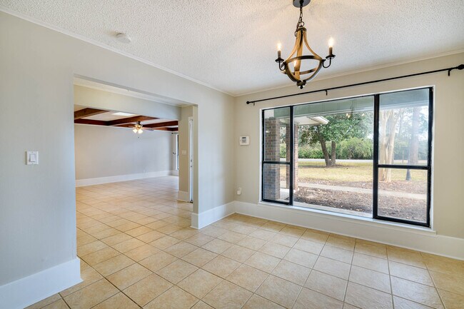 Building Photo - 1688 Vine Ave