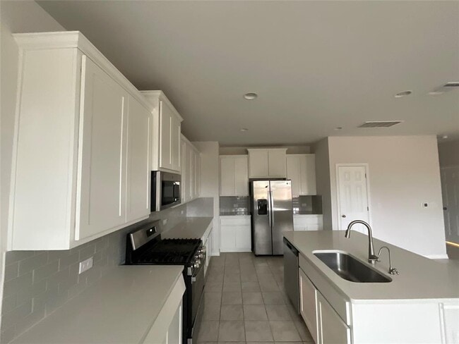 Building Photo - 7601 Albany Dr