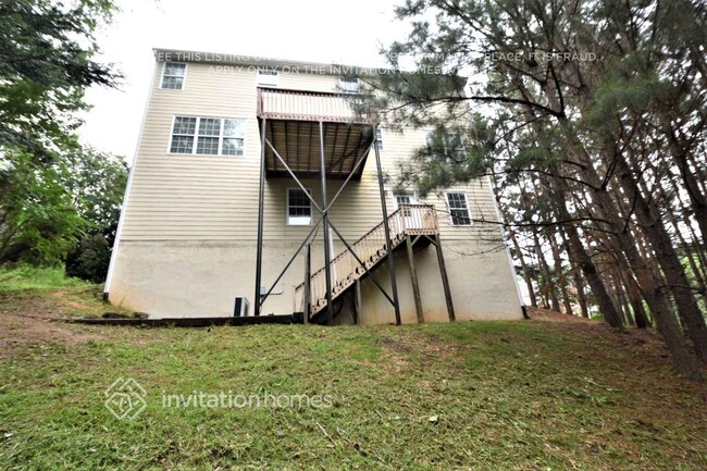 Building Photo - 725 Weller Path NE