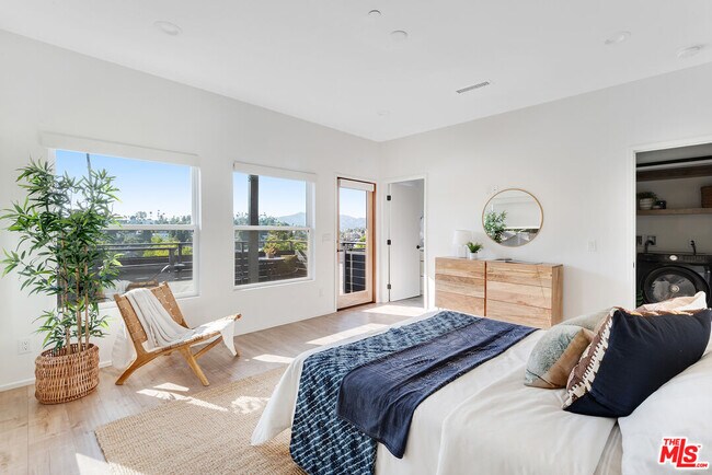 Building Photo - 841 N La Fayette Park Pl